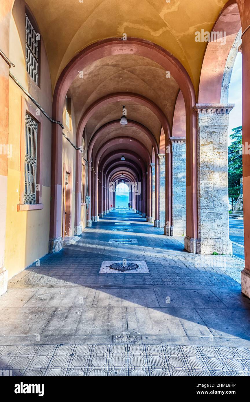 Malerische Portikus in der Nähe des Corso Vannucci, im Stadtzentrum von Perugia, Italien Stockfoto