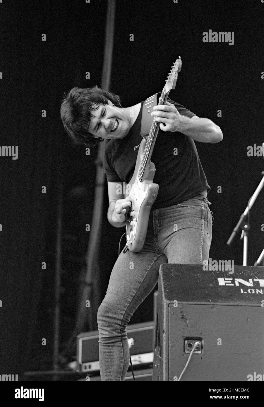 Der irische Gitarrist und Sänger Gary Moore tritt beim Reading Festival 1982 in England auf. Stockfoto