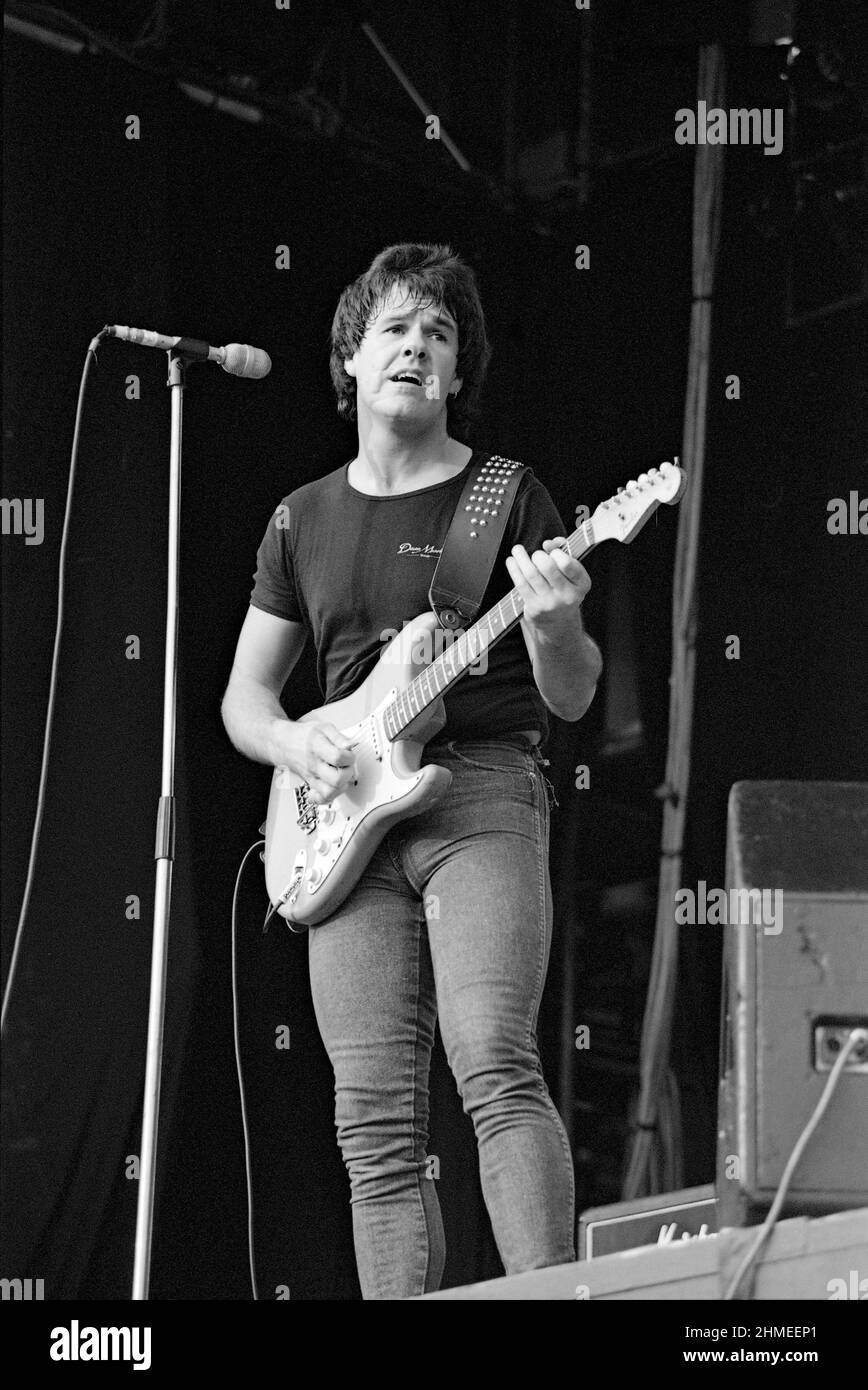 Der irische Gitarrist und Sänger Gary Moore tritt beim Reading Festival 1982 in England auf. Stockfoto