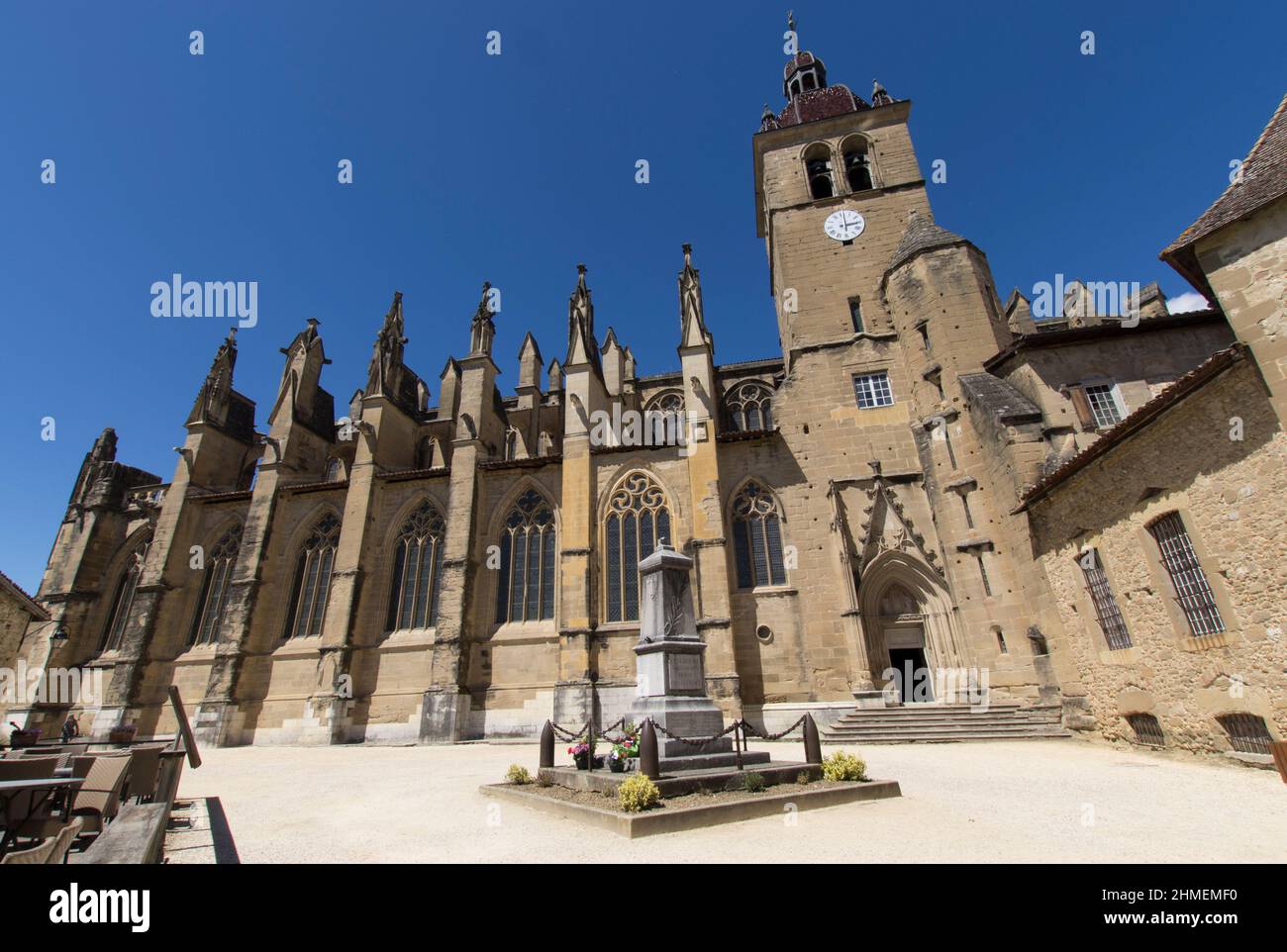 St Antoine l'abbaye, avec ses maisons anciennes à colombages, sa halle médiévale et son abbaye fondée en 1297, Isère, Frankreich Stockfoto