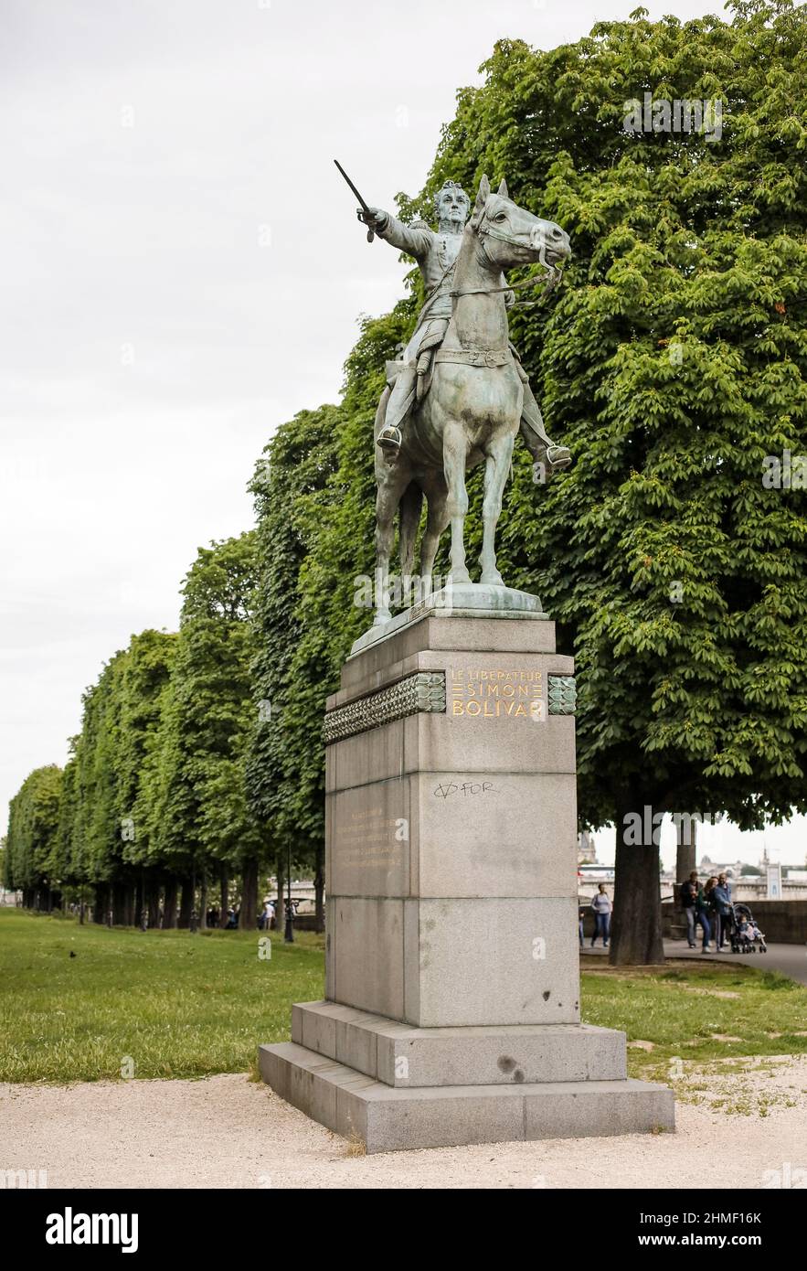 Statue des südamerikanischen Befreiungsführers Simon Bolivar von Emmanuel Fremet in Cours la reine Promenade und Park in Paris, Frankreich Stockfoto