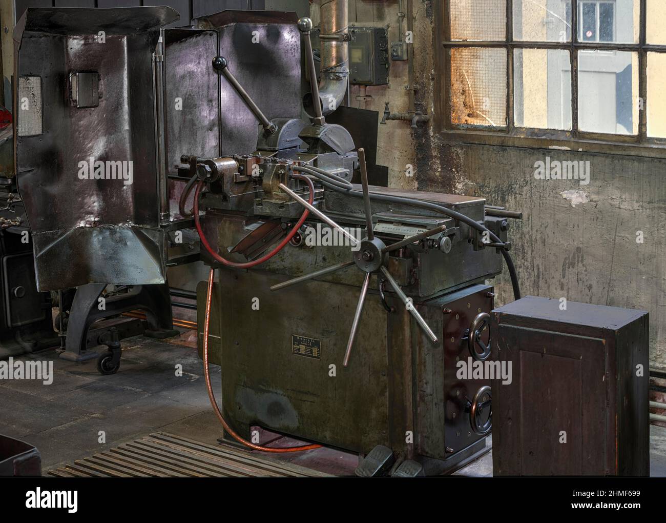 Schweißmaschine in einer ehemaligen Ventilfabrik, heute, Industriemuseum, Lauf an der Pegnitz, Mittelfranken, Bayern, Deutschland Stockfoto