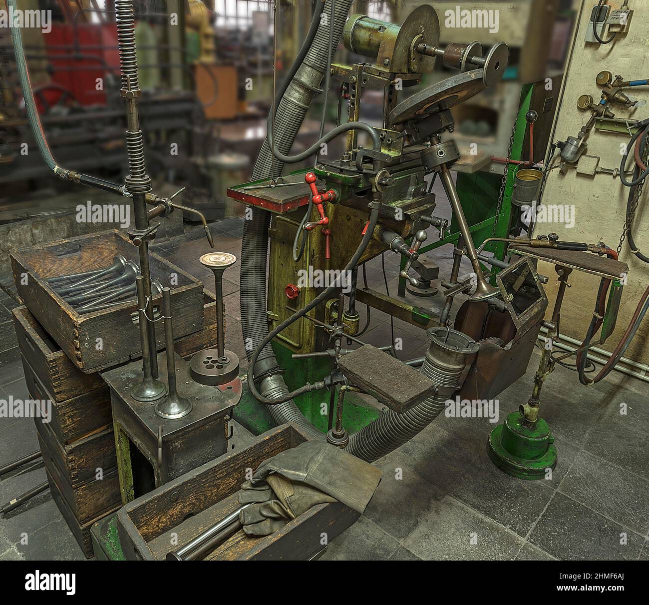 Schweißmaschine in einer ehemaligen Ventilfabrik, heute, Industriemuseum, Lauf an der Pegnitz, Mittelfranken, Bayern, Deutschland Stockfoto