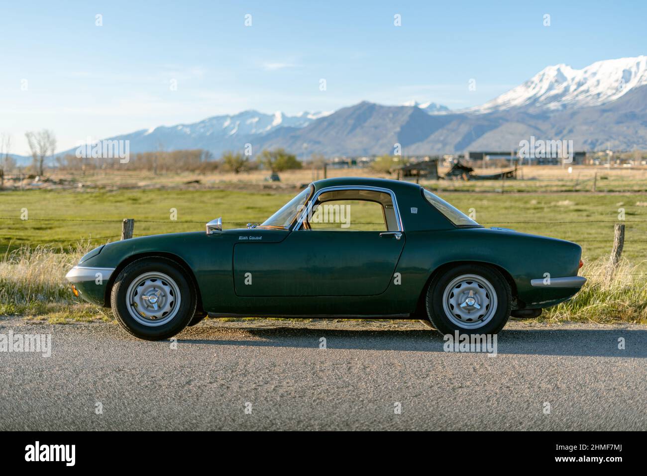 Vintage British Sports Car in British Racing Green - Berge Stockfoto