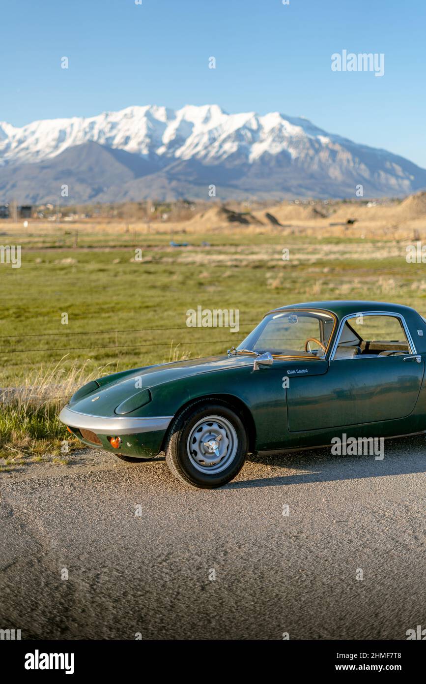 Vintage British Sports Car in British Racing Green - Berge Stockfoto