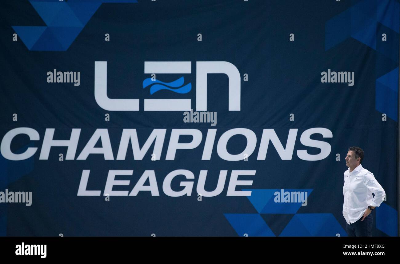 Kragujevac, Serbien, 9th. Februar 2022. Cheftrainer Elvis Fatovic von Zodiac Cnab reagiert während der len Champions League Preliminary Group Auf Ein Spiel zwischen VK Radnicki und Zodiac Cnab in Kragujevac, Serbien. 9. Februar 2022. Kredit: Nikola Krstic/Alamy Stockfoto