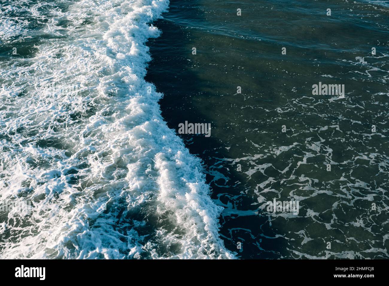 Blick auf die Wellen des Meeres Stockfoto