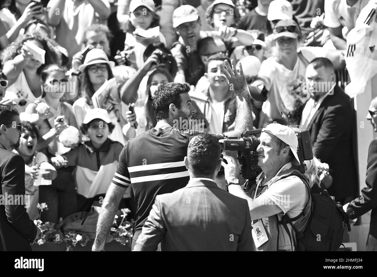 Juan Martin Del Potro begrüßt das Publikum während der Roland Garros 2018 Stockfoto