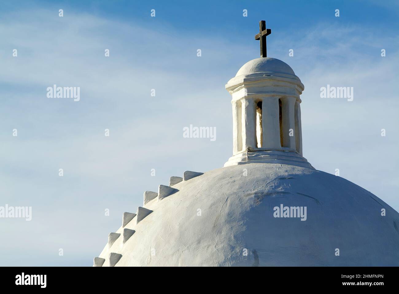 Weiße Kuppel der Mission im Tumacacori National Historical Park, Arizona Stockfoto