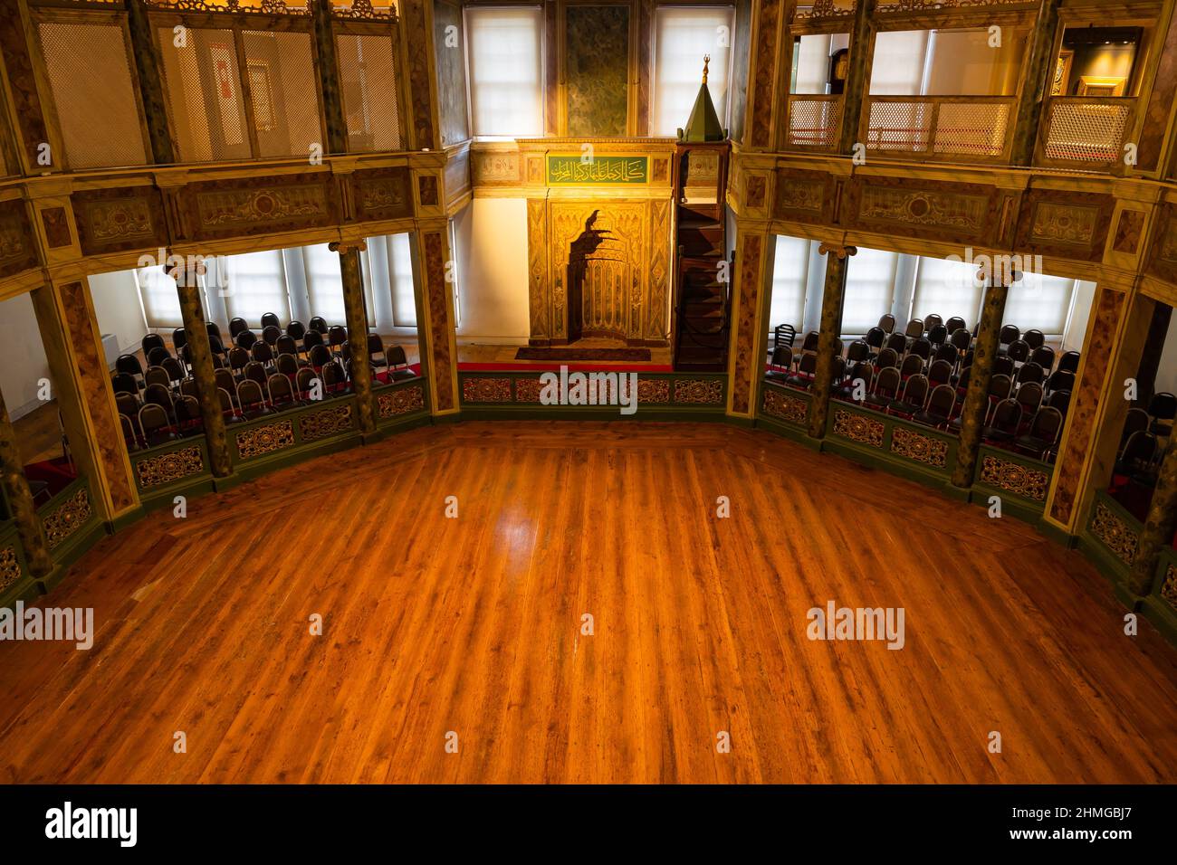 Galata Mawlawi House oder Galata Mevlevihanesi in Istanbul. Lärm inklusive. Istanbul Türkei - 12.28.2021 Stockfoto