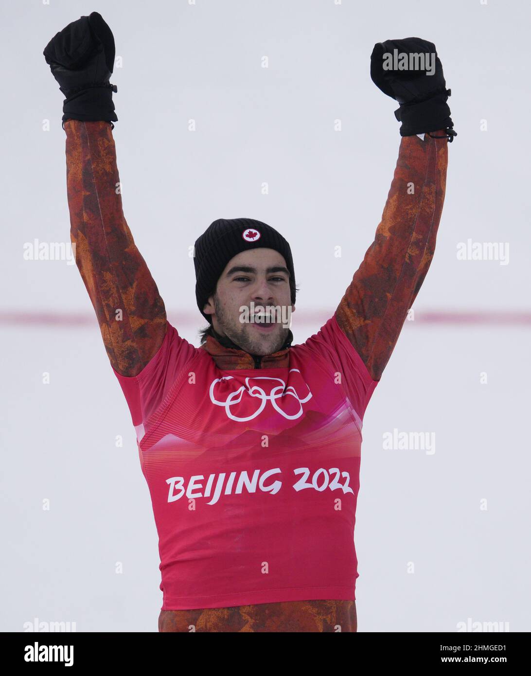 Zhangjiakou, China. 10th. Februar 2022. Der Silbermedaillengewinnerin Eliot Grondin aus Kanada steht nach dem Snowboard Cross-Finale der Herren bei den Olympischen Winterspielen 2022 im Genting Snow Park in Zhangjiakou, China, am Donnerstag, den 10. Februar 2022, auf dem Podium. Alessandro Haemmerle aus Österreich gewann die Goldmedaille und Omar Visintin aus Italien gewann die Bronze. Foto von Bob Strong/UPI . Kredit: UPI/Alamy Live Nachrichten Stockfoto