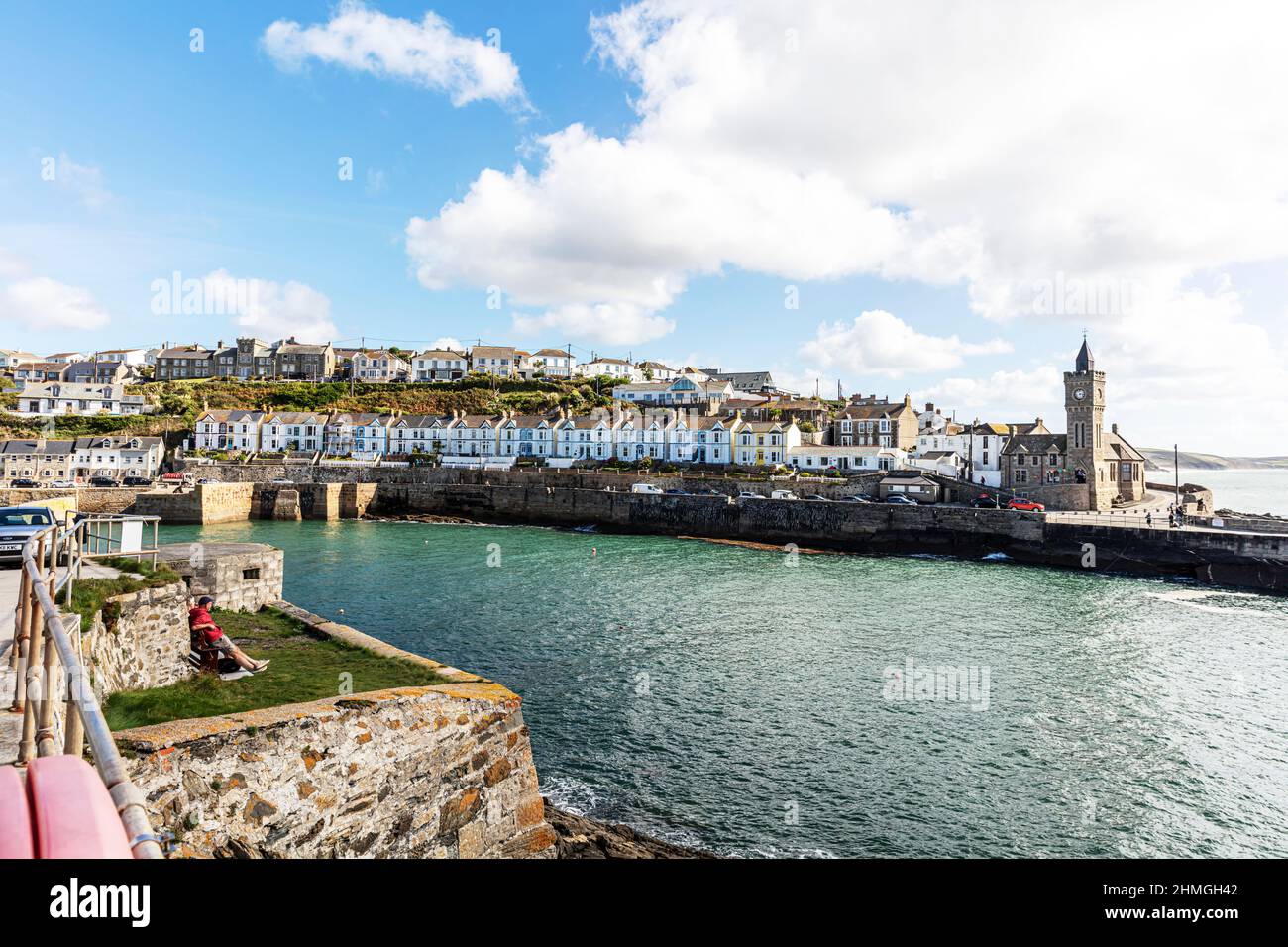 Porthleven ist eine Stadt, eine Gemeinde und ein Fischerhafen in der Nähe von Helston in Cornwall, England, Großbritannien. Als südlichster Hafen in Großbritannien Stockfoto