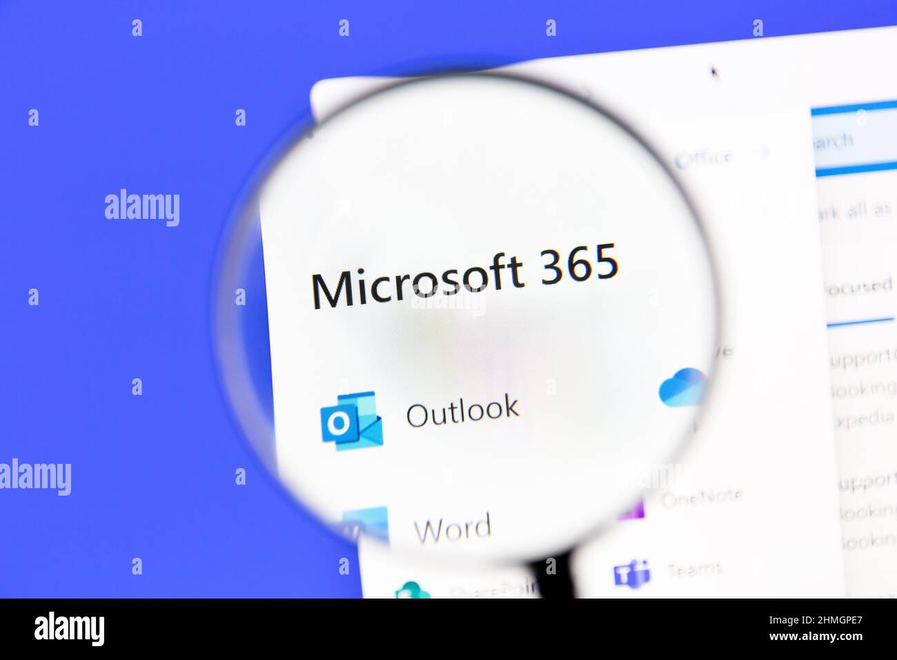 Ostersund, Schweden - 18. Jan 2022: Microsoft 365 auf einem Computerbildschirm. Microsoft Office ist eine Office-Suite, die von Microsoft erstellt wurde. Stockfoto