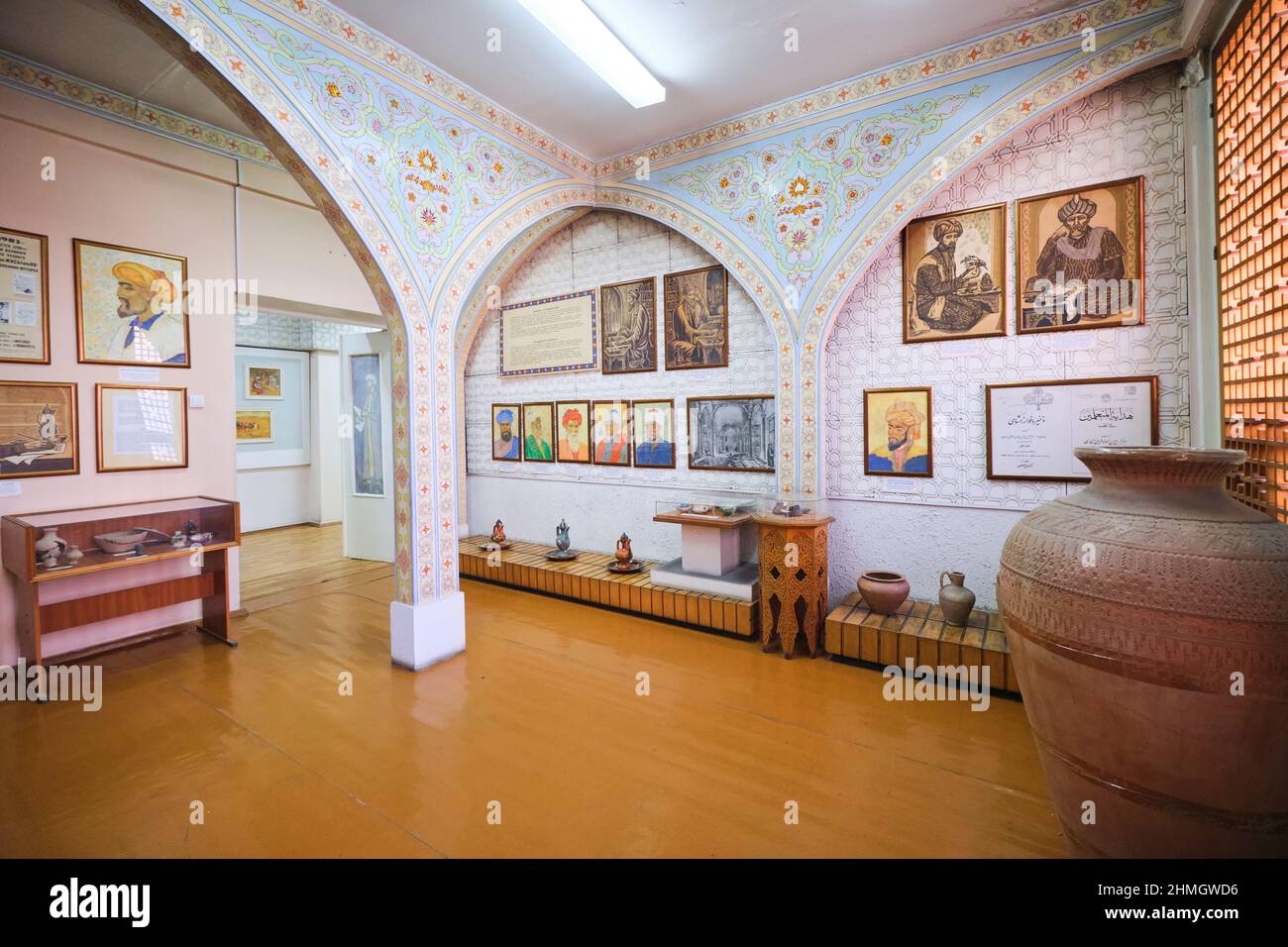 Eine der Galerien, Ausstellungen, Ausstellungen. Dieser Raum zeigt ältere Artefakte, Leiter der lokalen Medizin, Pflege. Im Gesundheitsmuseum in Taschkent, U Stockfoto