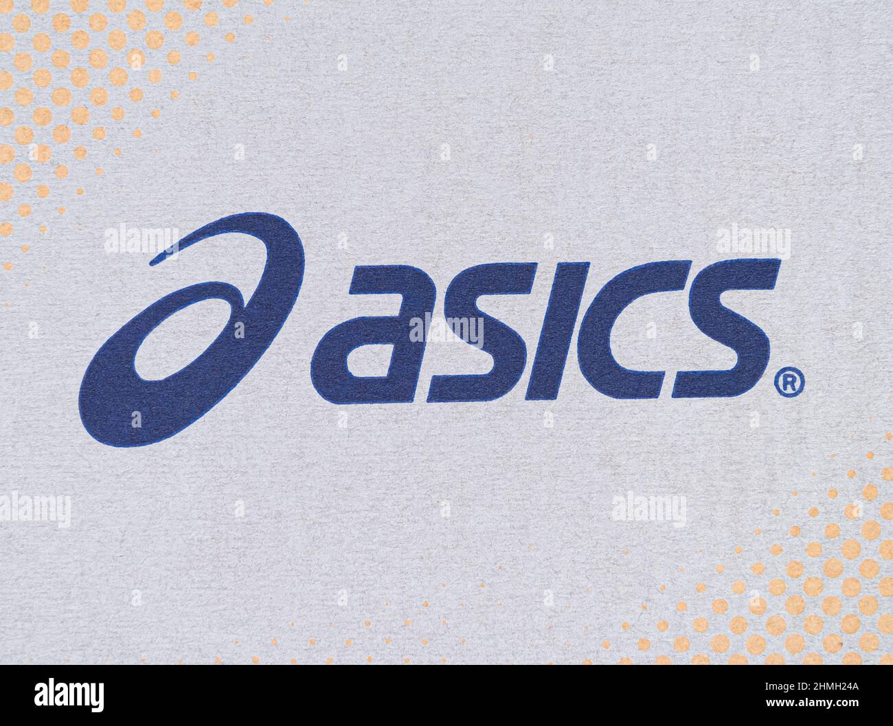 Asics-Logo auf Schuhkarton, Nahaufnahme Stockfoto