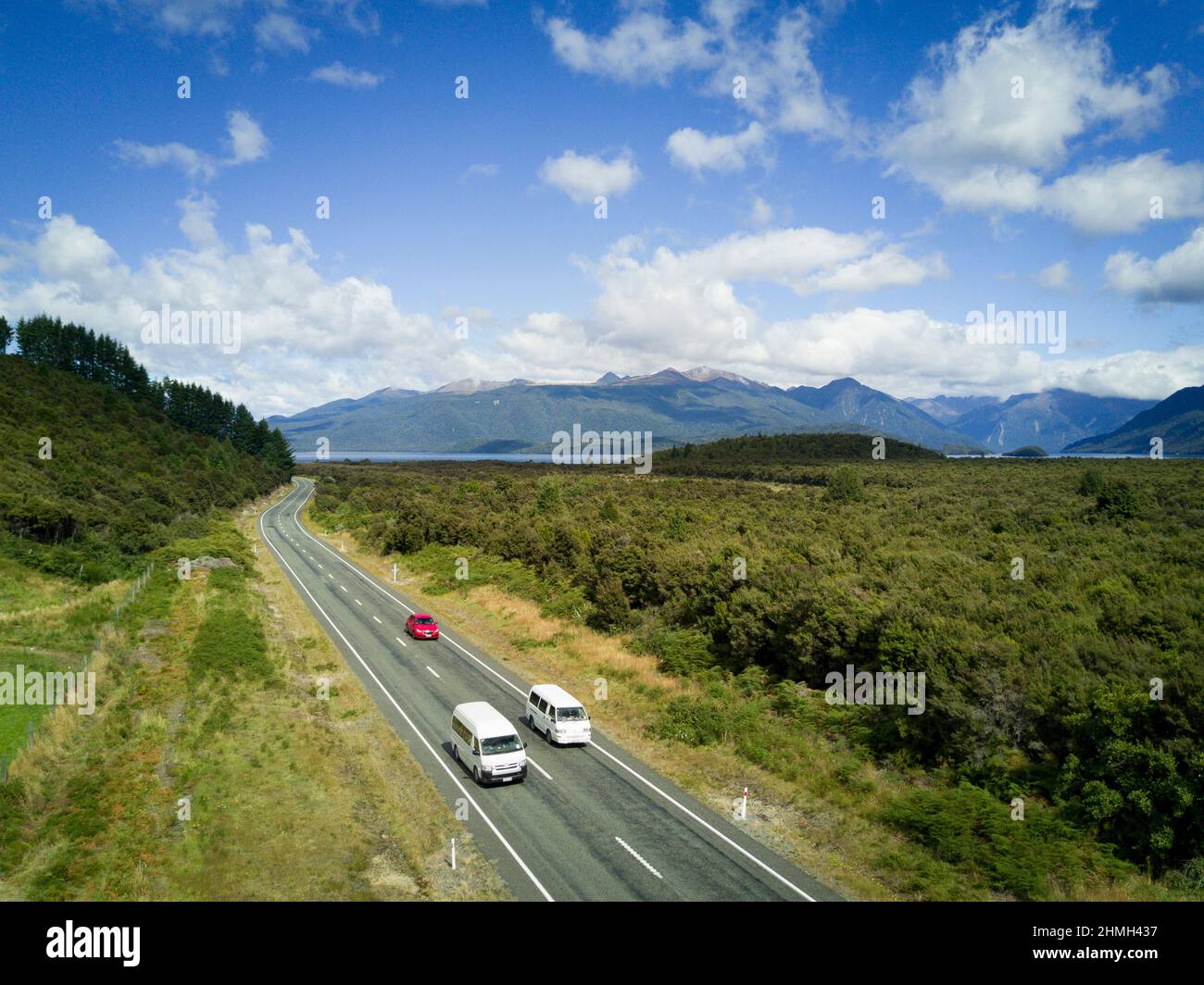 Luftaufnahme der Straße zum Milford Sound, South Island, Neuseeland. Stockfoto