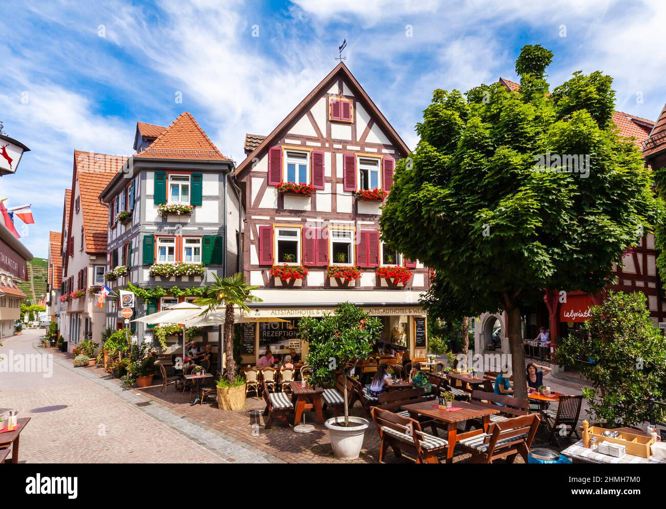 Deutschland, Baden-Württemberg: Die Kirchstraße mit Fachwerkhäusern in der Altstadt von Besigheim. Stockfoto