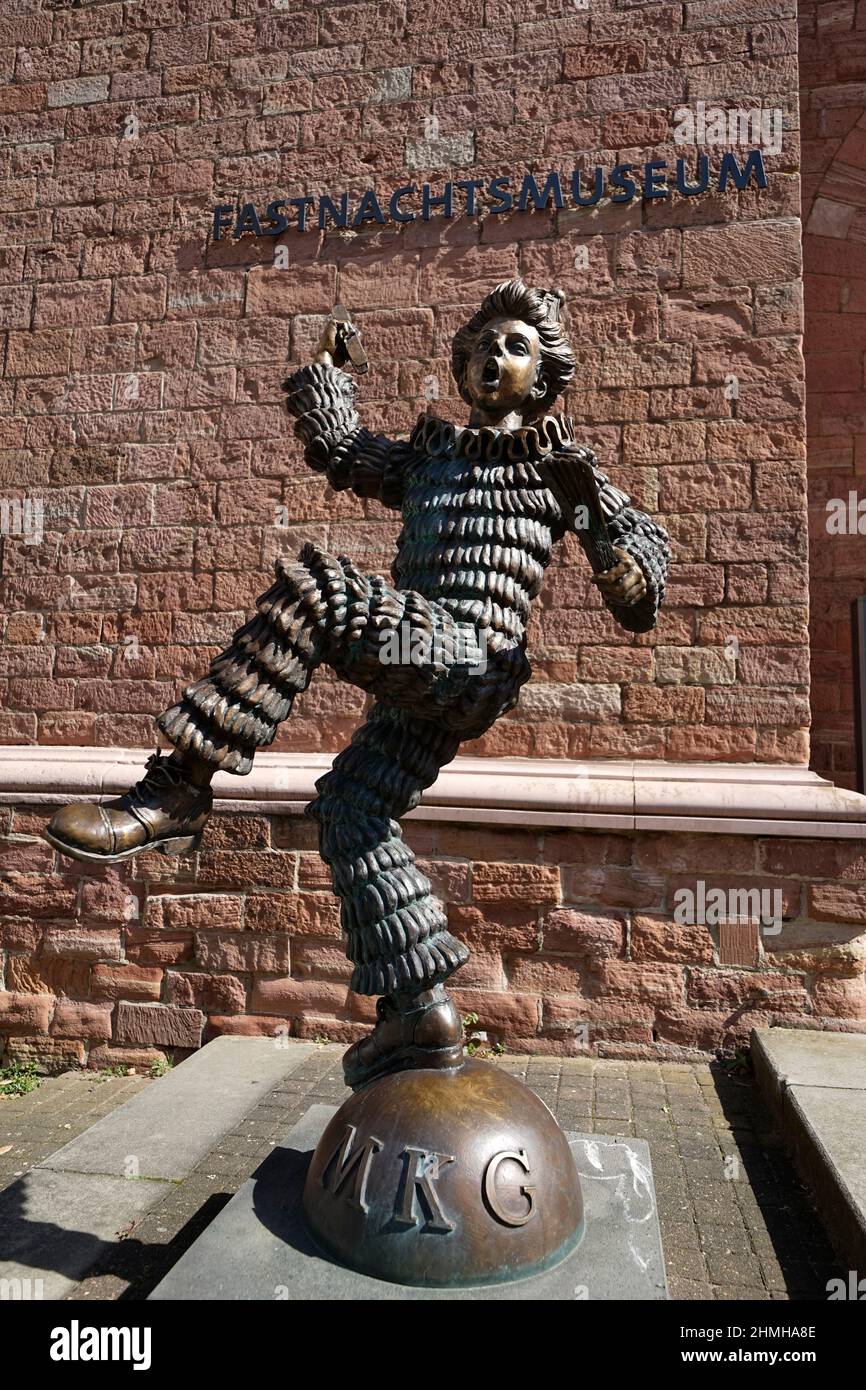 Deutschland, Rheinland-Pfalz, Mainz, Karnevalsmuseum, Bronzefigur am Eingang, Klepperbub-Denkmal, Mainz Klepper-Garde, MKG Stockfoto