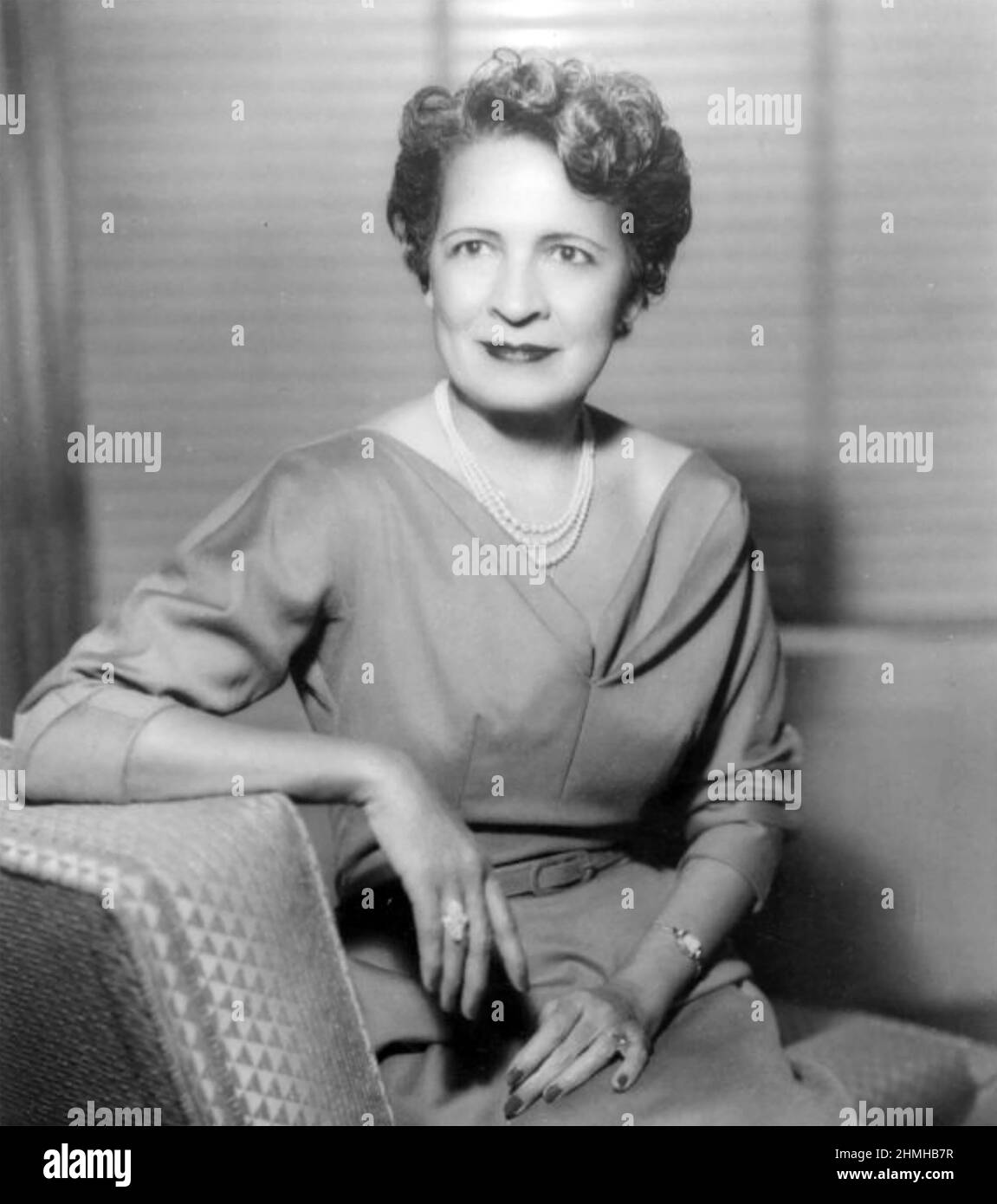 BESSIE A. BUCHANAN (1902-1980) als erste afroamerikanische Frau, die 1954 in die New Yorker Legislative gewählt wurde, einen Sitz hatte. Stockfoto