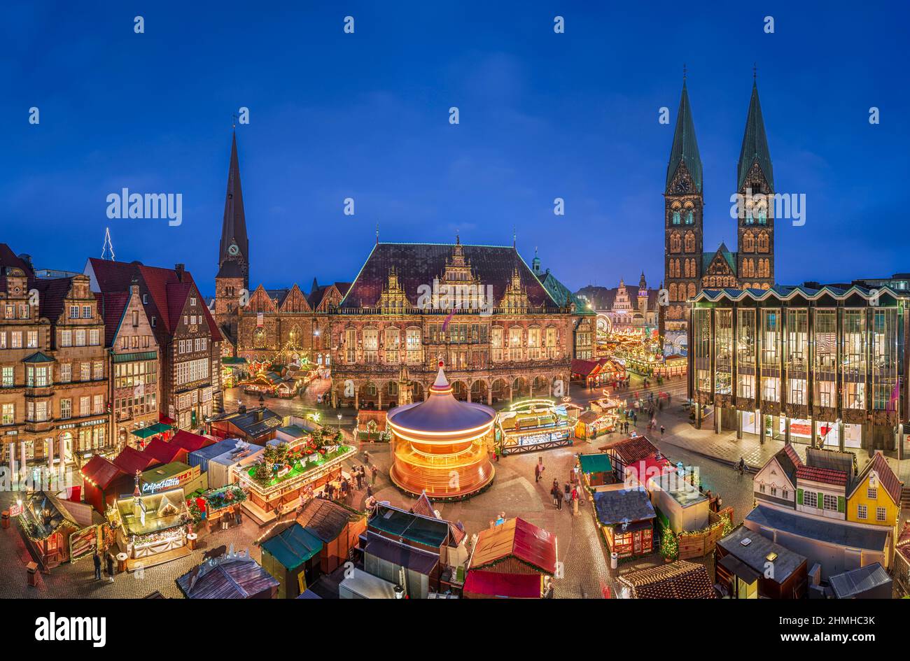 Weihnachtsmarkt in Bremen, Deutschland bei Nacht Stockfoto