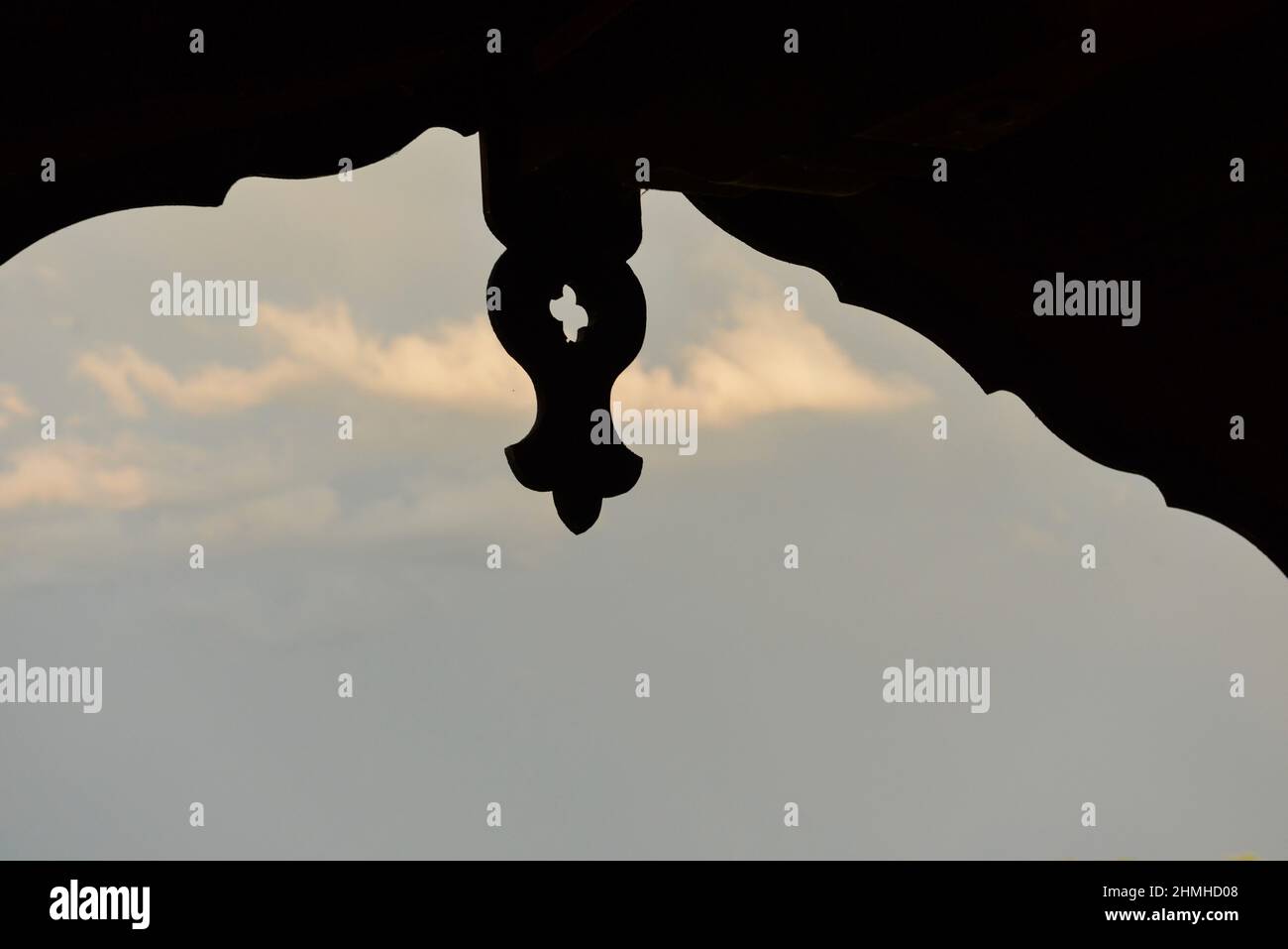 Dach, Blick auf den Himmel, Pfette, Abdeckung des Dachträgers Stockfoto