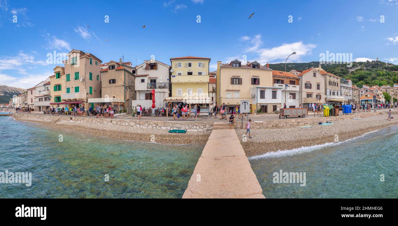 Kroatien, Kvarner Bucht, Adriaküste, Insel Krk, Blick auf Baska Ferienort, Blick auf den Yachthafen Stockfoto