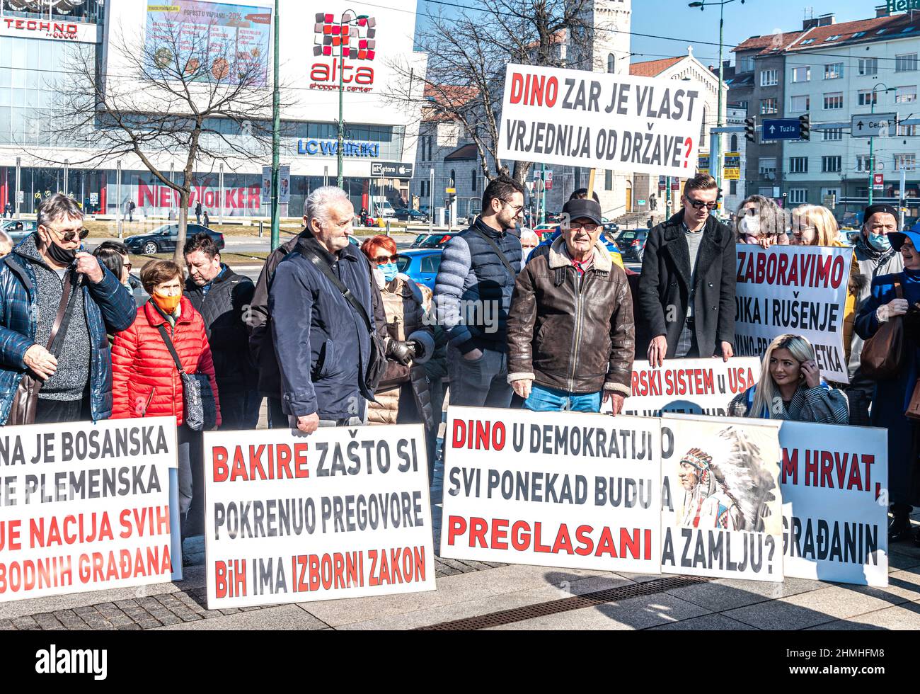 Eine kleine Gruppe von Bürgern protestierte heute, um ihre Unzufriedenheit über den Verlauf der Gespräche über das Wahlgesetz zum Ausdruck zu bringen Stockfoto