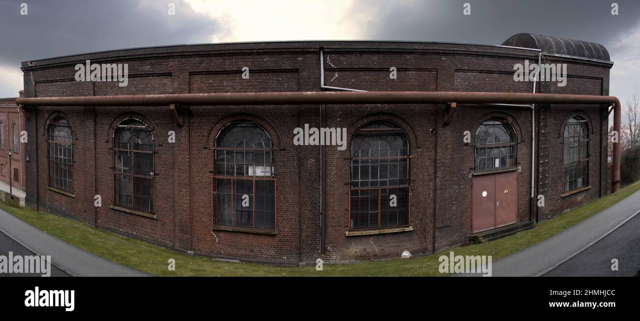 Geschwungenes Panorama in hoher Auflösung einer Werkhalle auf dem Gelände der Zeche Zollverein, einem Denkmal der Industriekultur Stockfoto