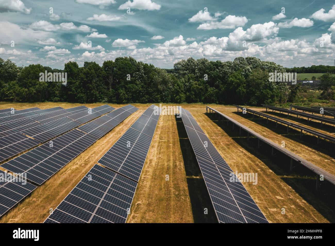 Das Solarkraftwerk Turrill, das sich im Besitz von DTE Energy befindet, liefert über den MIGreenPower-Plan erneuerbare Energie für Haushalte in Lapeer, Michigan, USA. Stockfoto