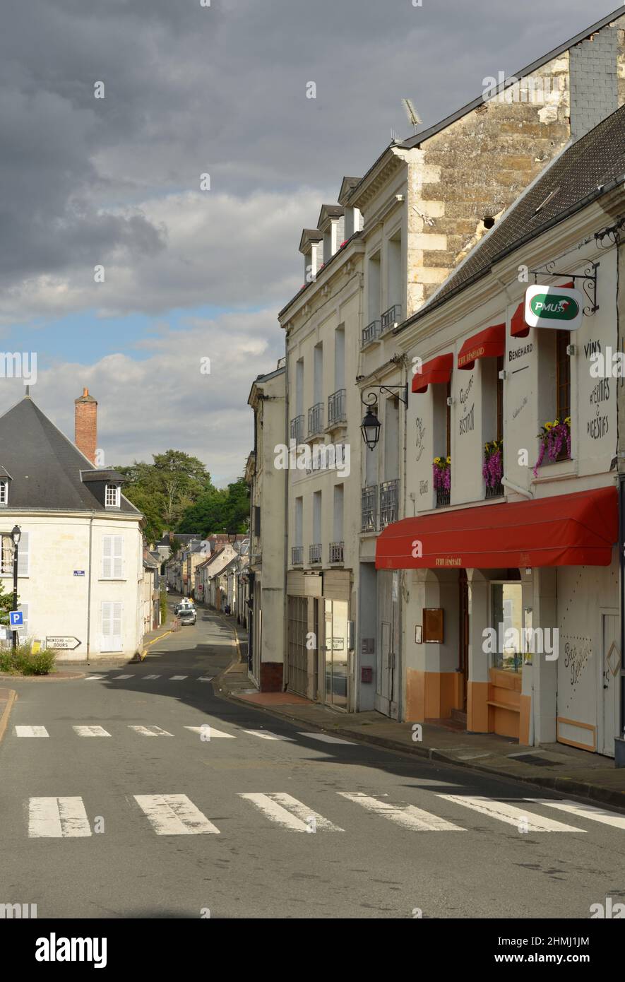 La Chartre, Frankreich, Stadtzentrum mit Geschäften und Restaurants Stockfoto