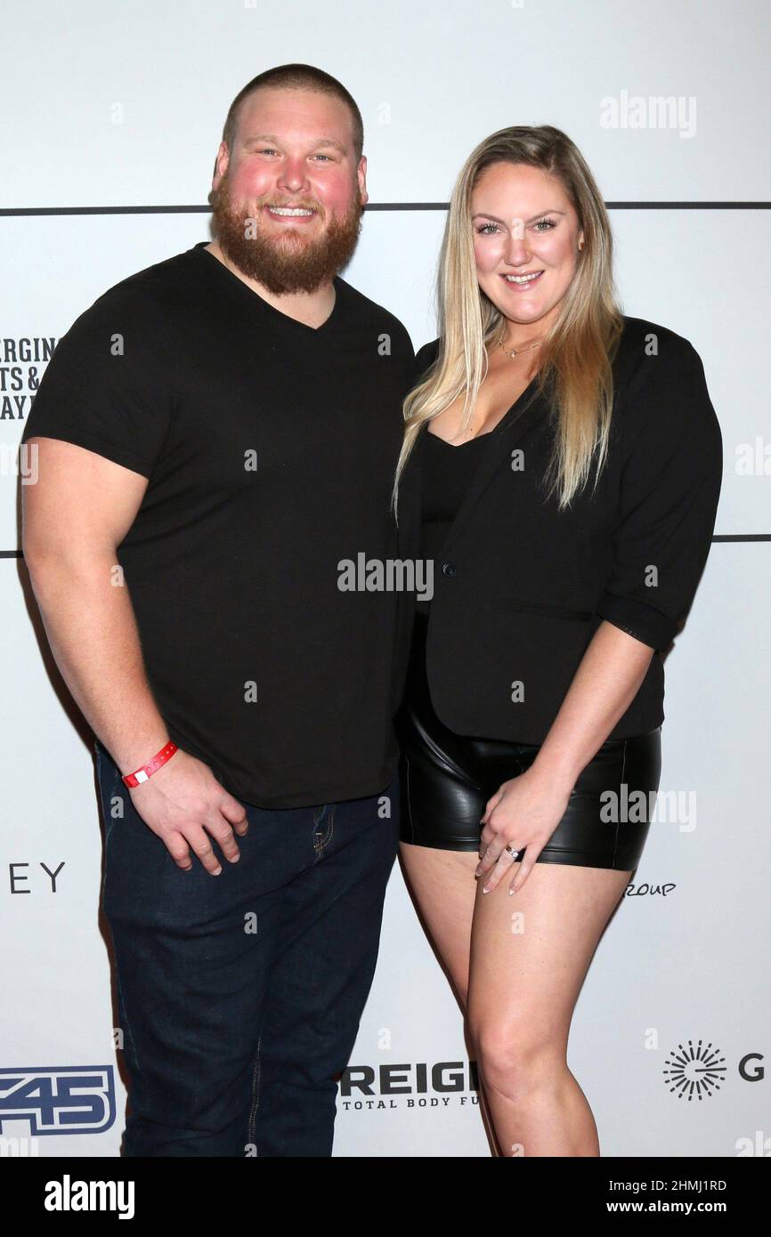 Los Angeles, Kalifornien. 9th. Februar 2022. Bradley Bozeman, Nichole Bozeman bei der Ankunft für die Fusion von Vets and Players (MVP) Charity Super Bowl Kick-Off Benefit Fundraiser, Academy LA Nightclub, Los Angeles, CA 9. Februar 2022. Kredit: Priscilla Grant/Everett Collection/Alamy Live Nachrichten Stockfoto