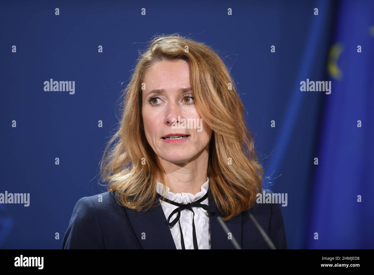 Berlin, Deutschland. 10th. Februar 2022. Der estnische Premierminister Kaja Kallas spricht im Kanzleramt während der gemeinsamen Pressekonferenz mit Bundeskanzlerin Scholz und den Führern der beiden anderen baltischen Staaten im Vorfeld der Konsultationen zur Ukraine-Krise. Quelle: Christophe Gateau/dpa-Pool/dpa/Alamy Live News Stockfoto