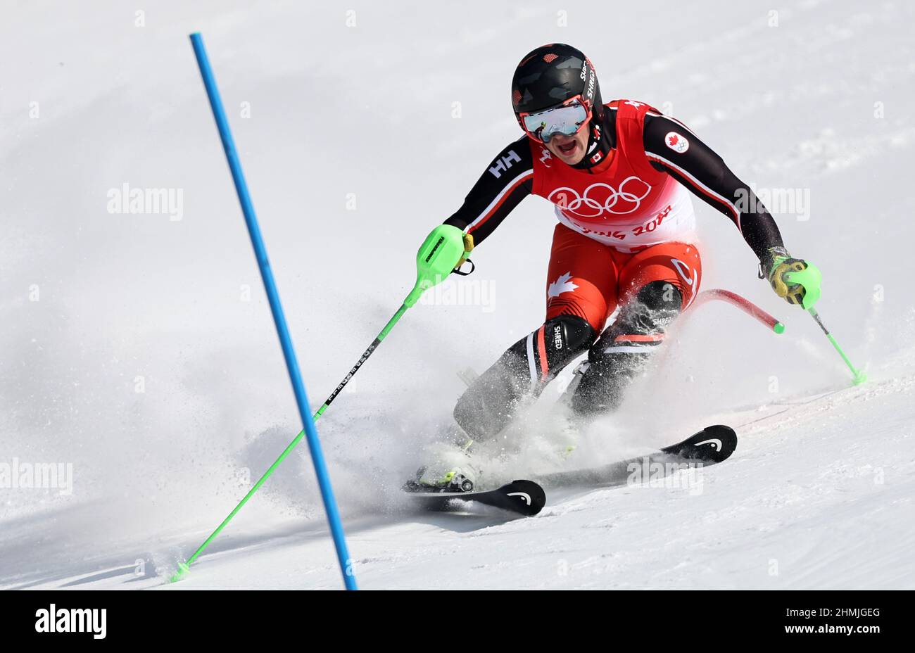 Peking, China. 10th. Februar 2022. James Crawford aus Kanada tritt während der alpinen Ski-Männer-Kombination im National Alpine Skiing Center im Bezirk Yanqing, Peking, der Hauptstadt von China, am 10. Februar 2022 an. Quelle: Chen Bin/Xinhua/Alamy Live News Stockfoto