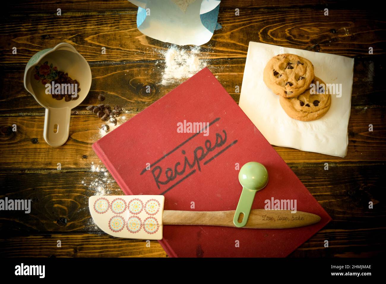 Backen von warmen Plätzchen an einem Wintertag Stockfoto