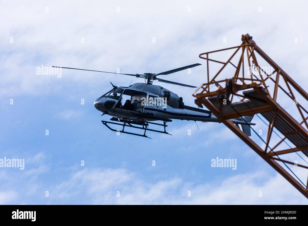 Wien, Wien: Hubschrauber Airbus Helicopters AS355 Ecureuil, für Dreharbeiten zum Netflix-Film 'Tyler Rake – Extraction' mit dem Schauspieler Chris Hemsworth, constructi Stockfoto