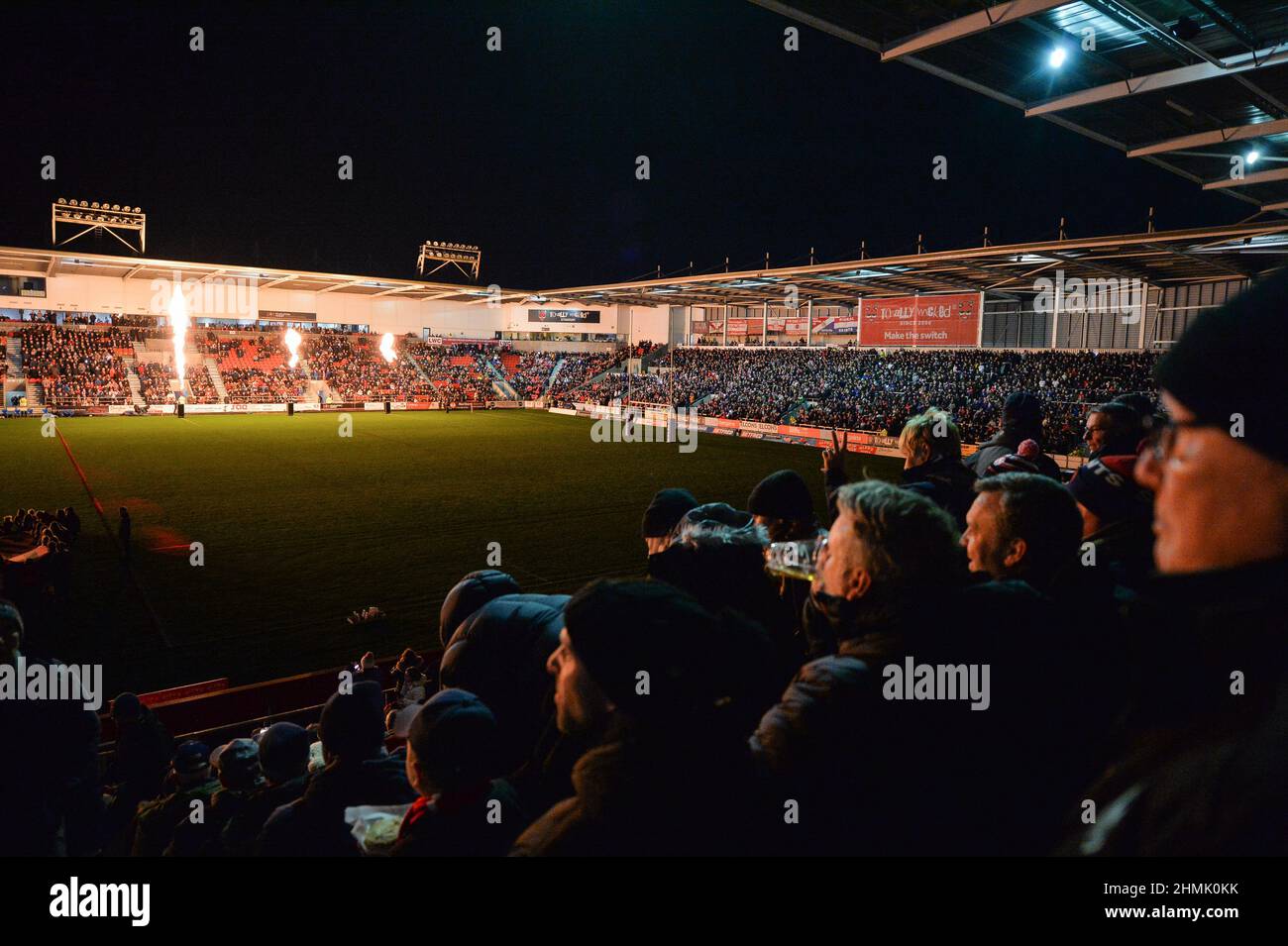 St. Helens, England - 10. Februar 2022 - Fans sehen die Eröffnung der Rugby League Betfred Super League Runde 1 St. Helens vs Catalan Dragons im Totally Wicked Stadium, St. Helens, UK Dean Williams Stockfoto