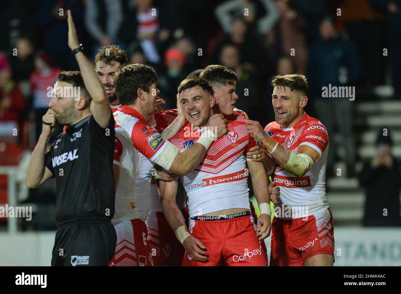 St. Helens, England - 10. Februar 2022 - Lewis Dodd von St. Helens feiert Versuch während der Rugby League Betfred Super League Runde 1 St. Helens gegen Katalanische Drachen im Totally Wicked Stadium, St. Helens, UK Dean Williams Stockfoto