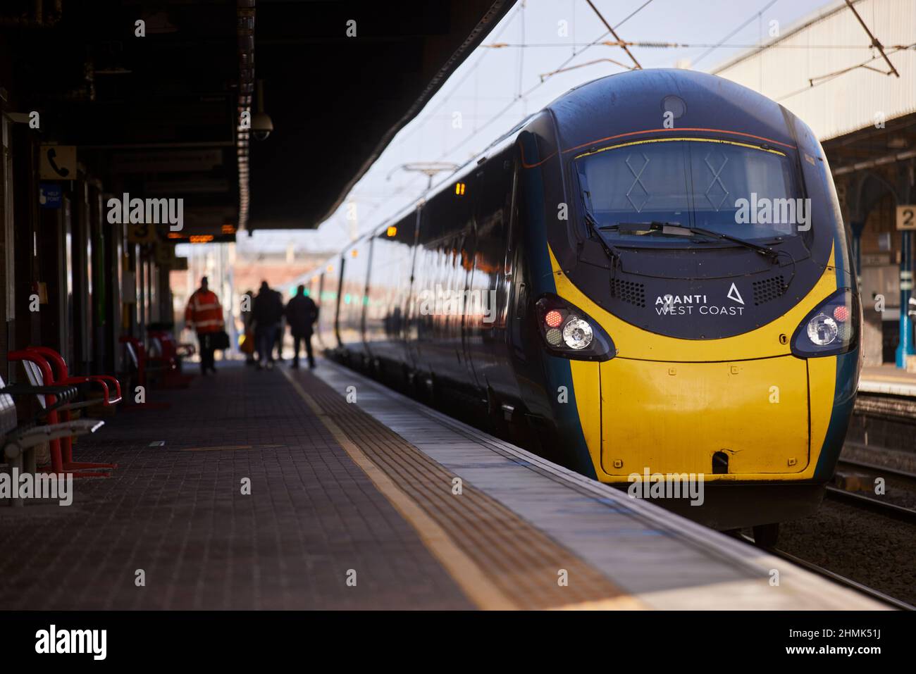 Bahnhof Warrington Bank Quay Avanti Westküste Britische Bahnklasse 390 Pendolino von London nach Edinburgh Stockfoto