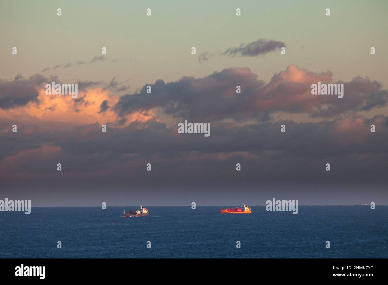 Seaham (Durham Coast) Schiffe, die in der Nordsee vorbeifahren Stockfoto