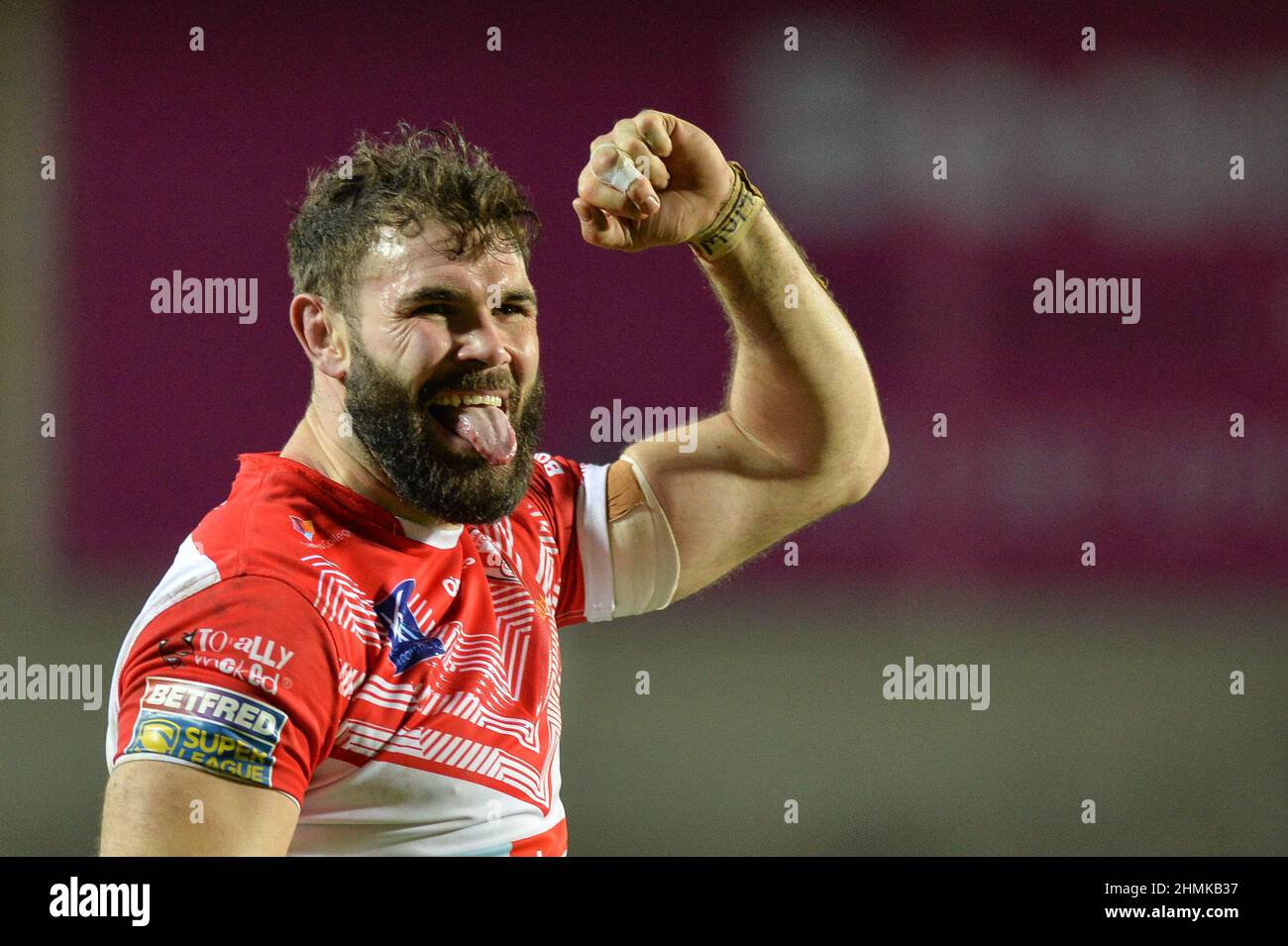 St. Helens, England - 10. Februar 2022 - Alex Walmsley von St. Helens feiert den Sieg während der Rugby League Betfred Super League Runde 1 St. Helens gegen Catalan Dragons im Totally Wicked Stadium, St. Helens, UK Dean Williams Stockfoto