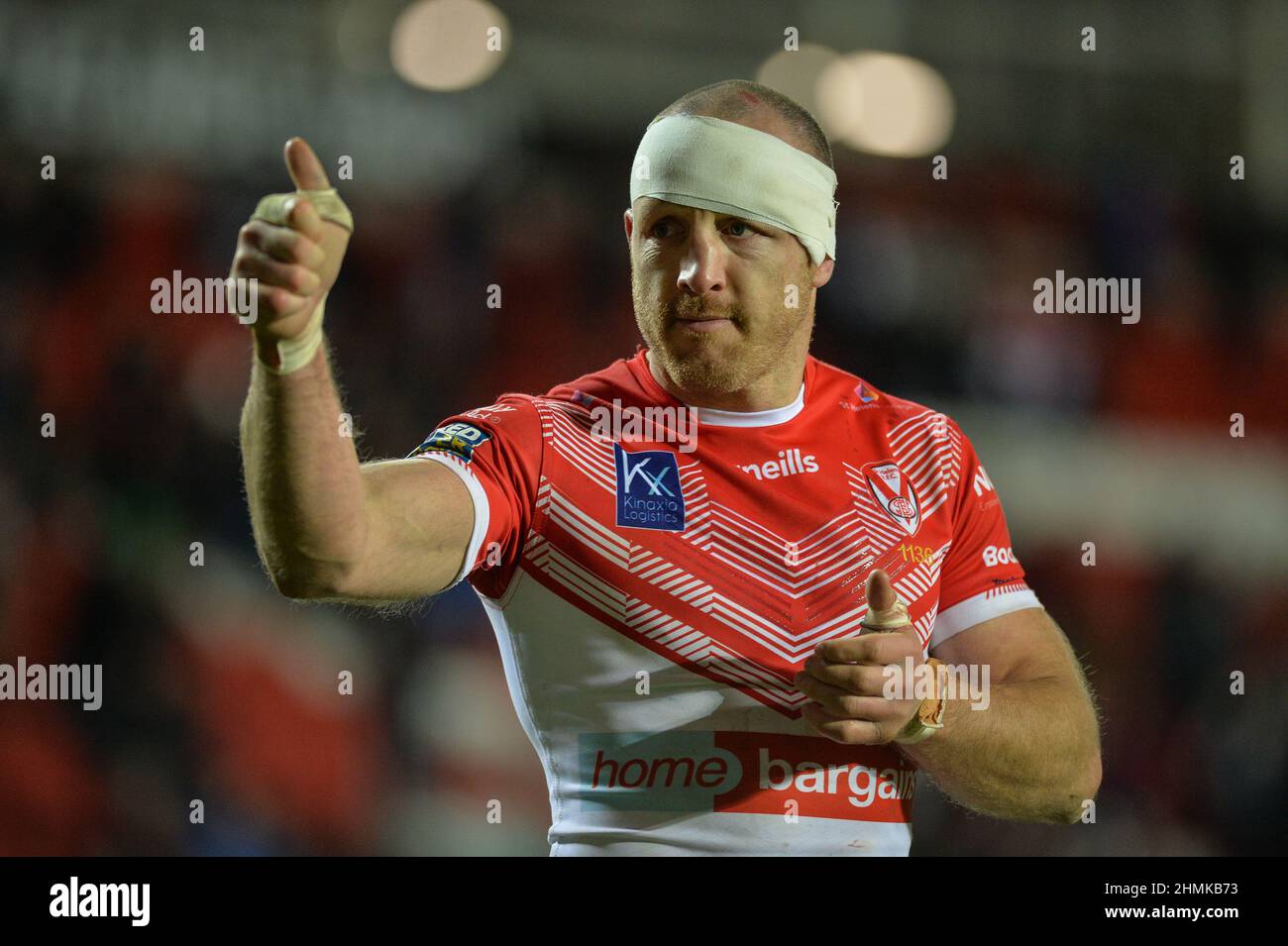 St. Helens, England - 10. Februar 2022 - James Roby von St. Helens feiert den Sieg während der Rugby League Betfred Super League Runde 1 St. Helens gegen Catalan Dragons im Totally Wicked Stadium, St. Helens, UK Dean Williams Stockfoto