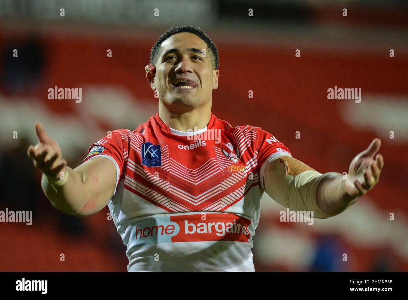 St. Helens, England - 10. Februar 2022 -Sione Mata'utia von St. Helens feiert während der Rugby League Betfred Super League Runde 1 St. Helens gegen katalanische Drachen im Totally Wicked Stadium, St. Helens, UK Dean Williams Stockfoto