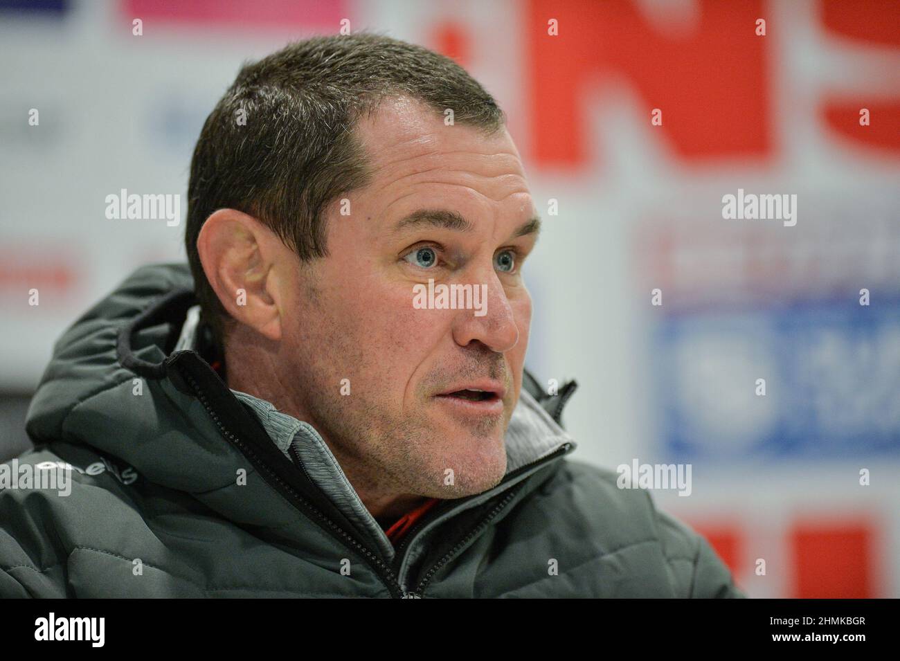 St. Helens, England - 10. Februar 2022 - St. Helens Cheftrainer Kristian Woolf spricht während der Pressekonferenz nach dem Spiel während der Rugby League Betfred Super League Runde 1 St. Helens vs Catalan Dragons im Totally Wicked Stadium, St. Helens, UK Dean Williams Stockfoto
