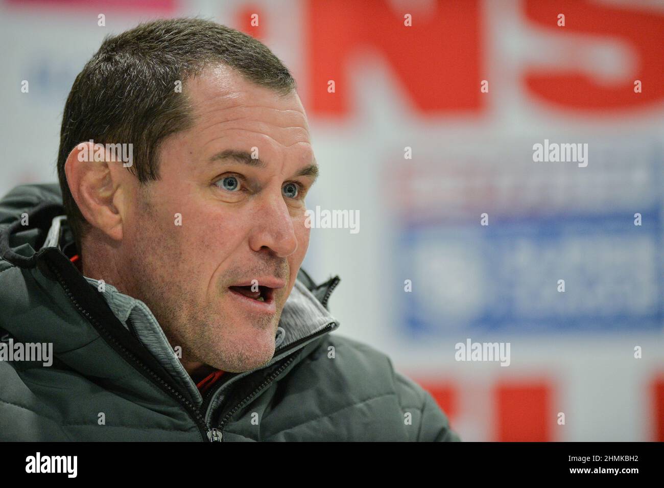 St. Helens, England - 10. Februar 2022 - St. Helens Cheftrainer Kristian Woolf spricht während der Pressekonferenz nach dem Spiel während der Rugby League Betfred Super League Runde 1 St. Helens vs Catalan Dragons im Totally Wicked Stadium, St. Helens, UK Dean Williams Stockfoto