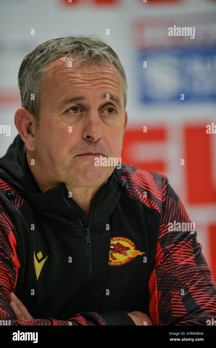 St. Helens, England - 10. Februar 2022 - der Trainer der katalanischen Drachen Steve McNamara spricht während der Pressekonferenz nach dem Spiel während der Rugby League Betfred Super League Runde 1 St. Helens gegen die katalanischen Drachen im Totally Wicked Stadium, St. Helens, UK Dean Williams Stockfoto