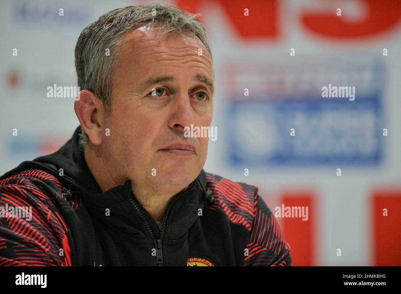 St. Helens, England - 10. Februar 2022 - der Trainer der katalanischen Drachen Steve McNamara spricht während der Pressekonferenz nach dem Spiel während der Rugby League Betfred Super League Runde 1 St. Helens gegen die katalanischen Drachen im Totally Wicked Stadium, St. Helens, UK Dean Williams Stockfoto