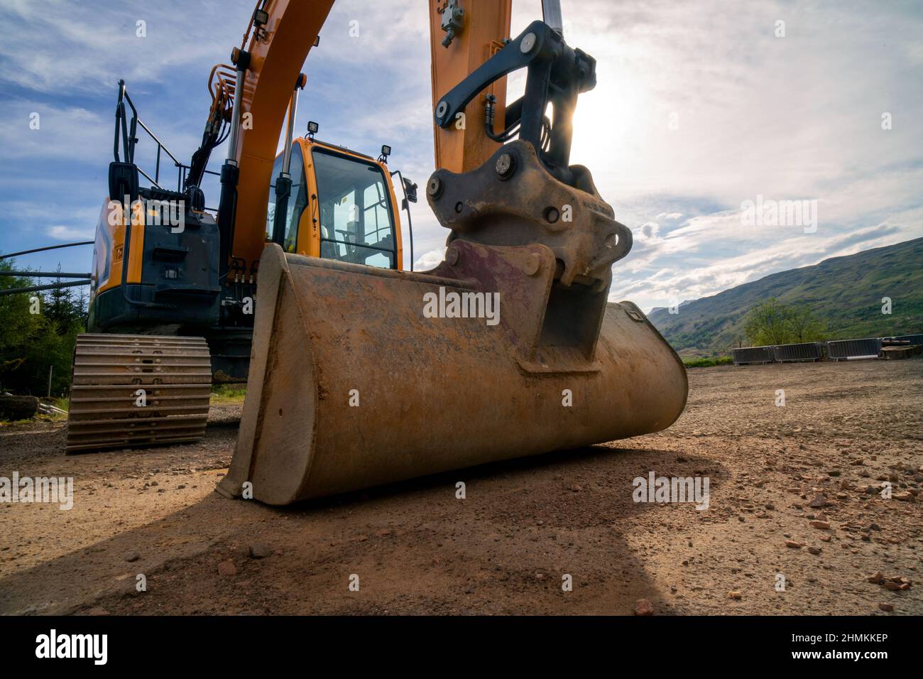 Bagger auf Raupen schwere Baumaschinen, bestehend aus Ausleger, Dipper, Eimer und Kabine auf einer rotierenden Plattform, die als das "Haus" bekannt ist. Stockfoto