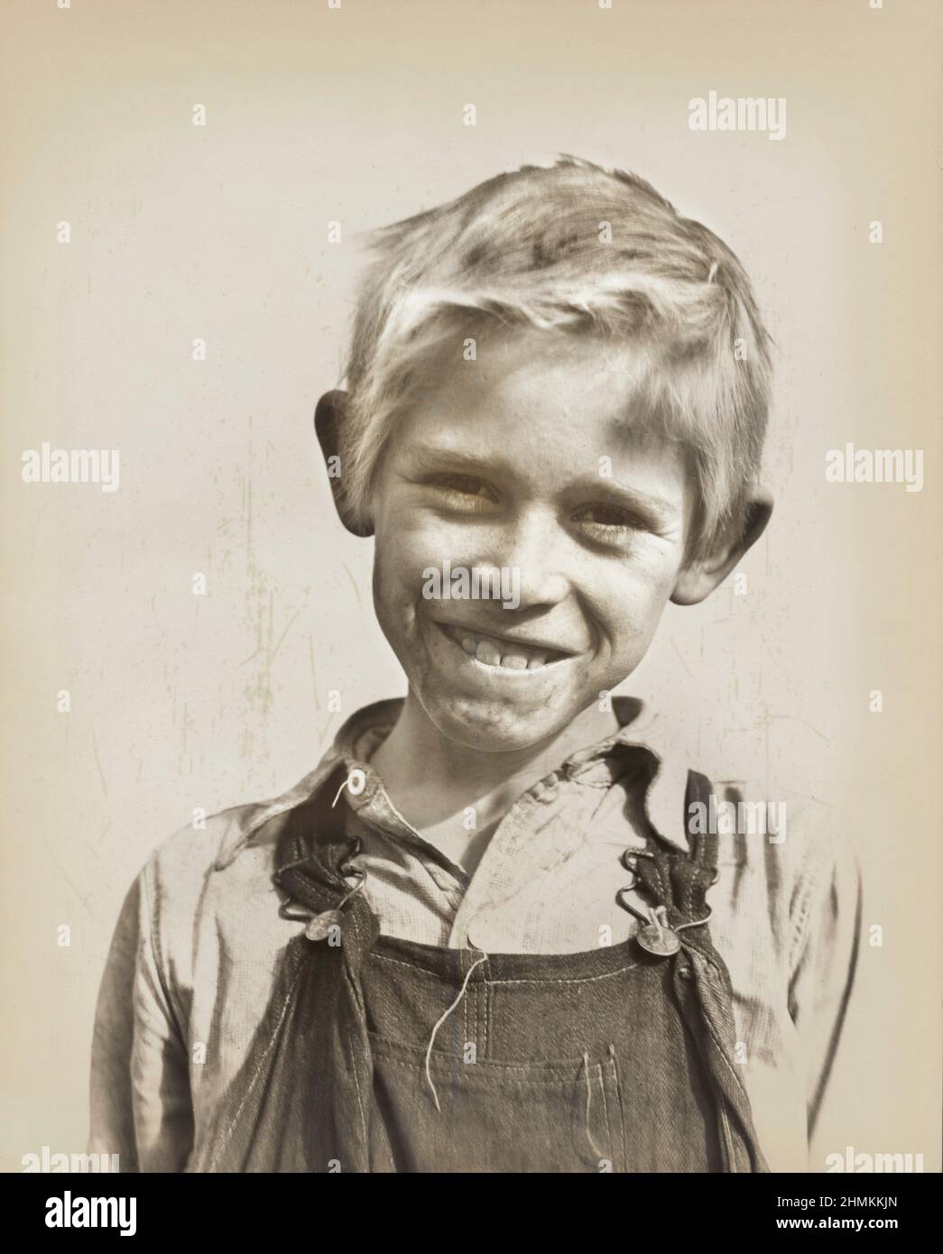 Sohn eines Baumwollpflückers, der im Hausbesetzerlager in der Nähe von Farmersville, Kalifornien, USA, lebt, Dorothea lange, US Farm Security Administration, 1936 Stockfoto