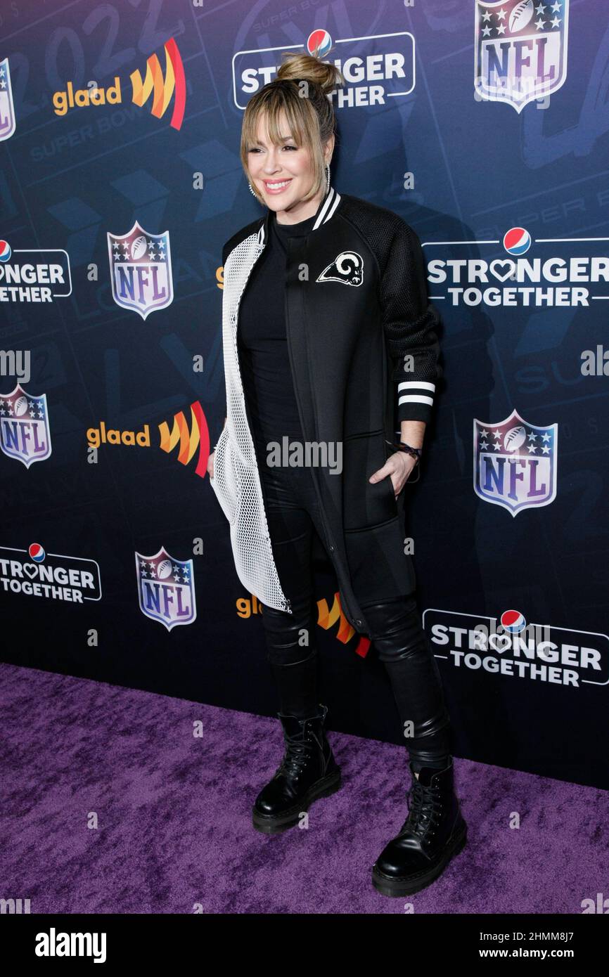 Los Angeles, USA. 10th. Februar 2022. Alyssa Milano besucht Am 10. Februar 2022 Eine Nacht der Stolz mit GLAAD und NFL in Los Angeles, Kalifornien. Foto: Craig 'Crash' Hattori/imageSPACE/Sipa USA Kredit: SIPA USA/Alamy Live News Stockfoto