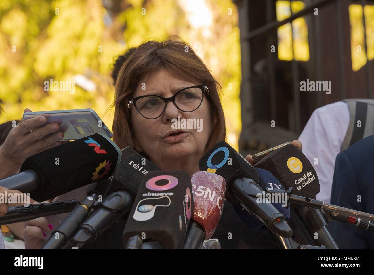 Olivos, Argentinien. 10th. Februar 2022. Patricia Bullrich, Präsidentin des politischen Raums der propuesta Republicana (pro), gab nach der Sitzung des nationalen Tisches von Juntos por el Cambio Erklärungen ab. (Foto: Esteban Osorio/Pacific Press) Quelle: Pacific Press Media Production Corp./Alamy Live News Stockfoto